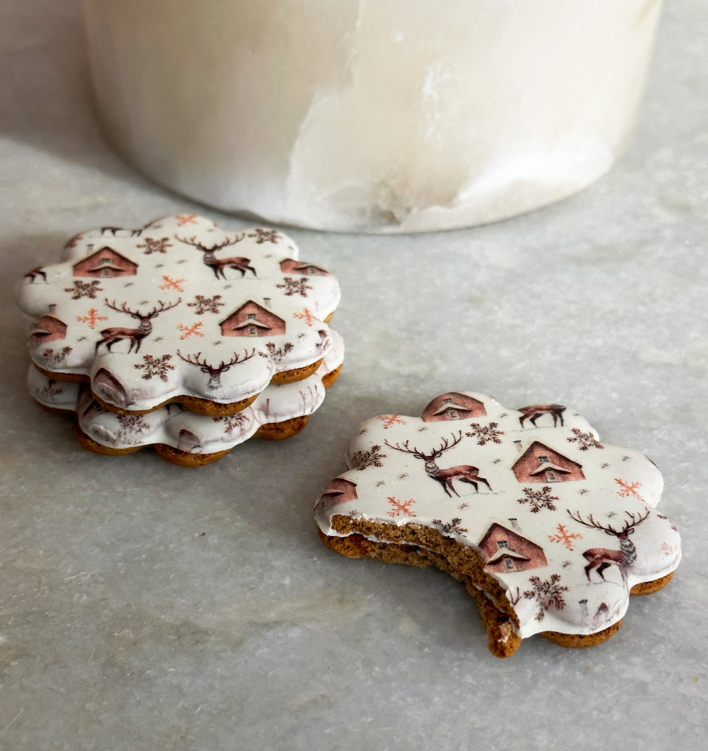 MC7 - Winter Wonderland Speculoos Sandwich Biscuits with a twist