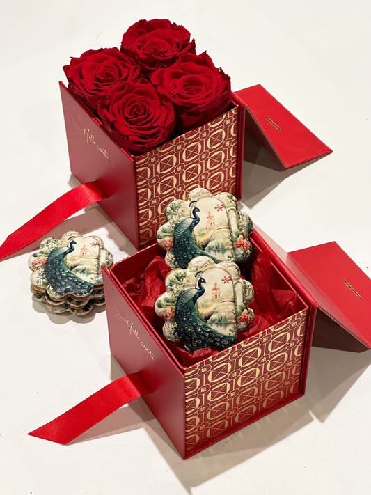 P1R - Real Rose box with Royal Peacock Speculoos with a twist Biscuits